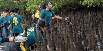 Berdampak Jaga Lingkungan Bali, FIB Unud Gelar Aksi Bersih Pesisir