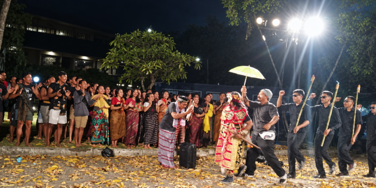 Teater Bali dan Kehidupan Orang Bali —Catatan Pengalaman Kecil Saya di Teater Bali