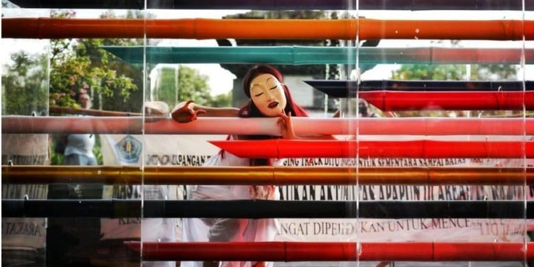 Guci Nasib di Titik Nol Kota