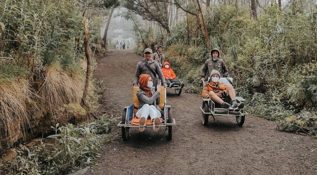 Taksi Ferrari-Lamborghini ala Kawah Ijen