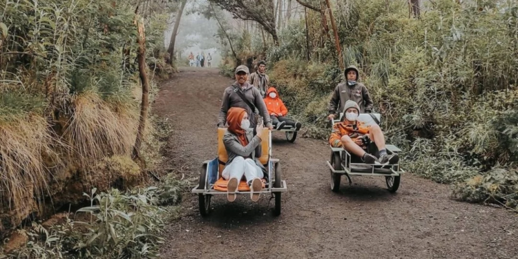 Taksi Ferrari-Lamborghini ala Kawah Ijen