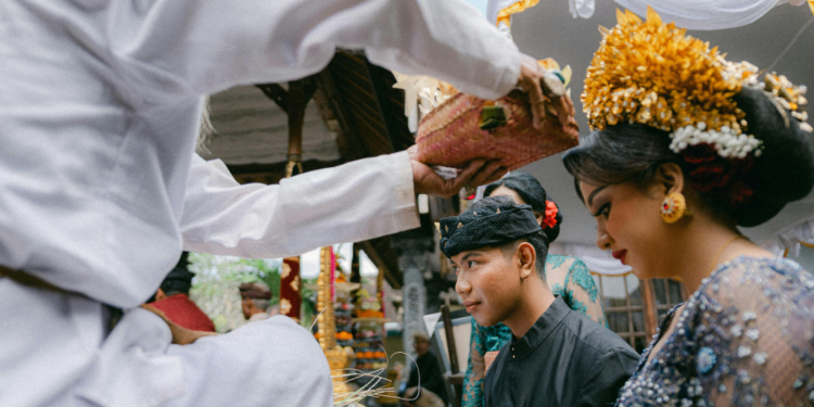 Dharma Dampati: Panduan Teo-Filosofis dan Etis Pasangan Muda Hindu dalam Menyongsong Era Disrupsi