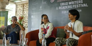 Semakin Personal Sebuah Cerita, Semakin Universal Ia Dibaca–Catatan Diskusi “The Global Lens: Why Local Stories Matter” di UWRF 2026