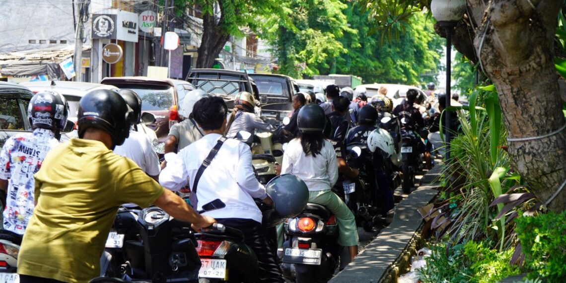 Sudah di Lajur Kiri, Malah Mau Disalip dari Kiri