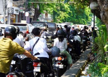 Sudah di Lajur Kiri, Malah Mau Disalip dari Kiri