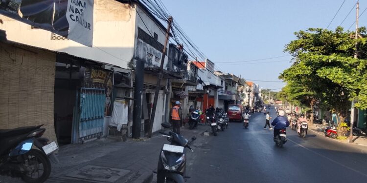 Legenda Warung Kopi Tak Bernama di Kota Pelabuhan, Seberang Gardu Listrik Belanda