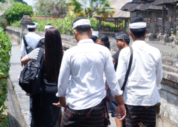 Dialog di Atas Naskah dan Tradisi — Menjawab Catatan Kritis dari IGA Darma Putra